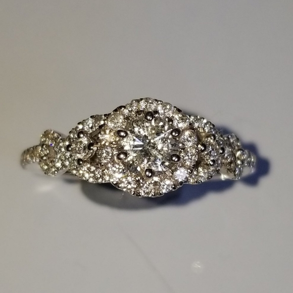 Jewelry - 14K DIAMOND HALO RING